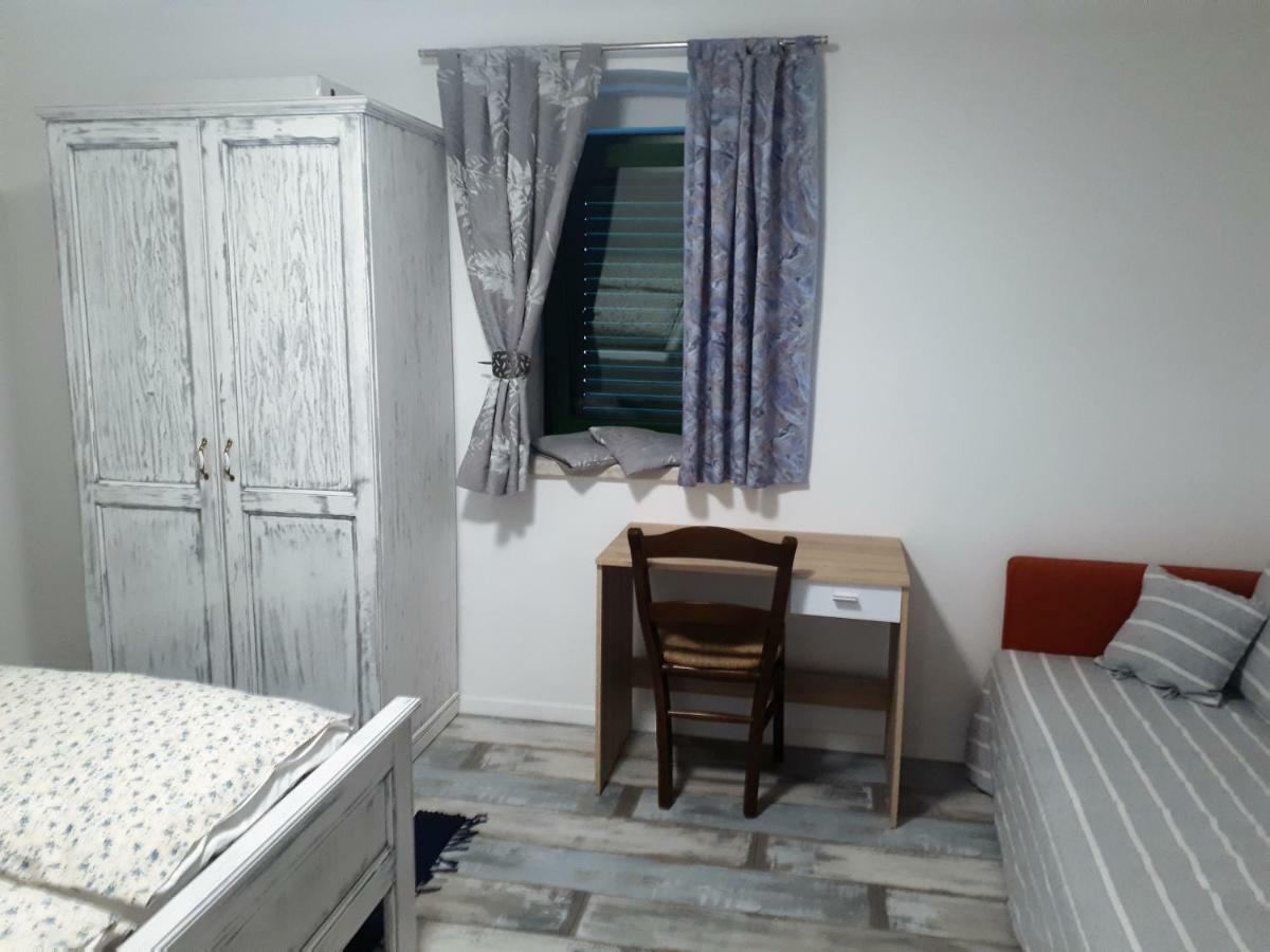 Apartment Terra Rossa Kastelir Bagian luar foto