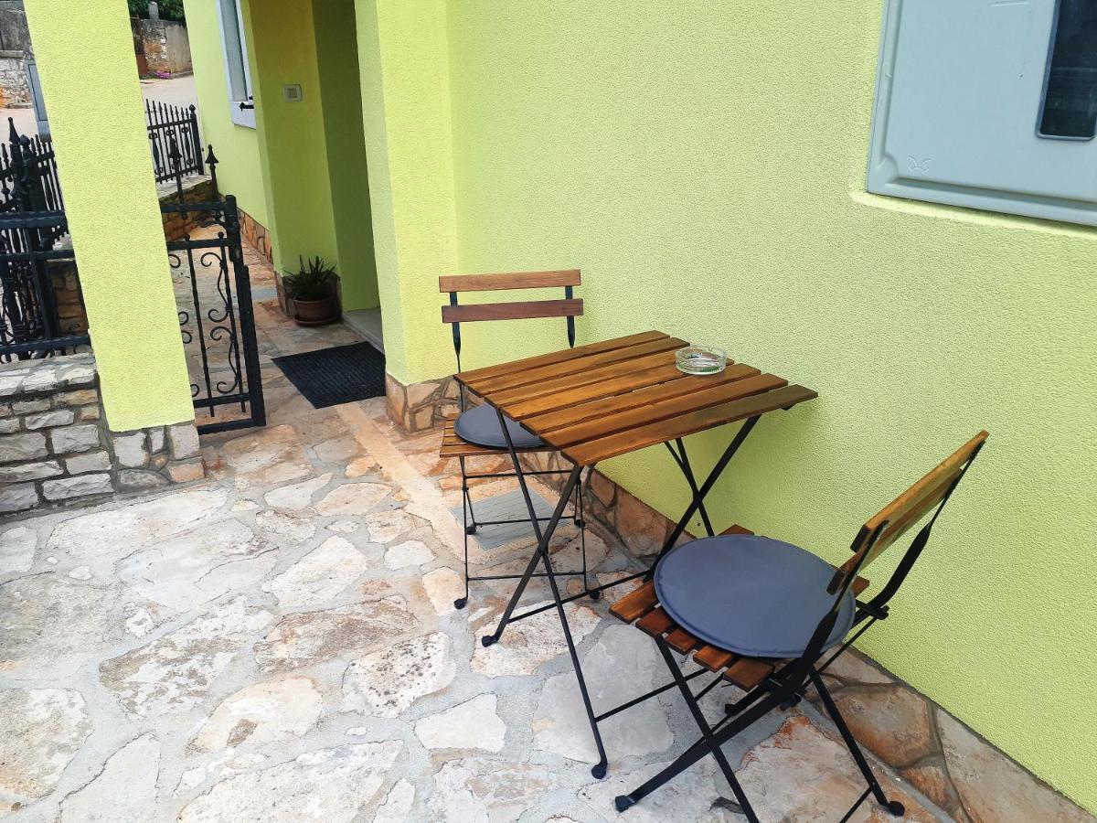 Apartment Terra Rossa Kastelir Bagian luar foto